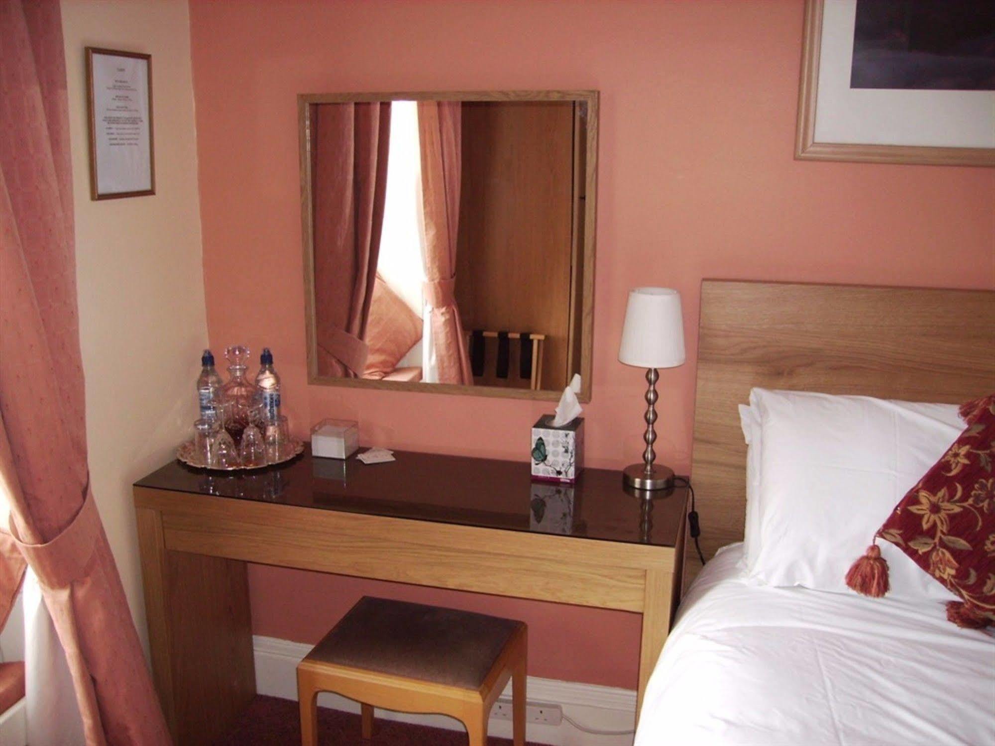 Bonnington Guest House เอดินบะระ ภายนอก รูปภาพ