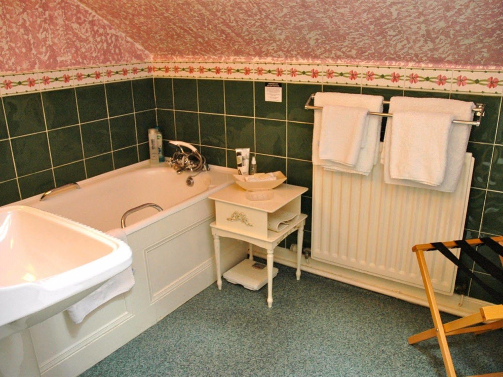 Bonnington Guest House เอดินบะระ ภายนอก รูปภาพ